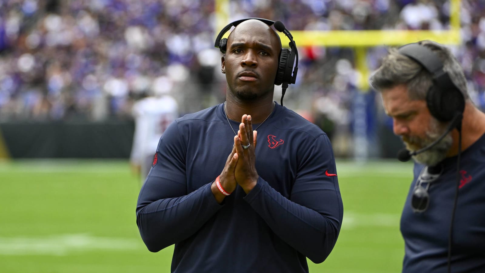 Texans to Wear Battle Red Alternates vs. Steelers