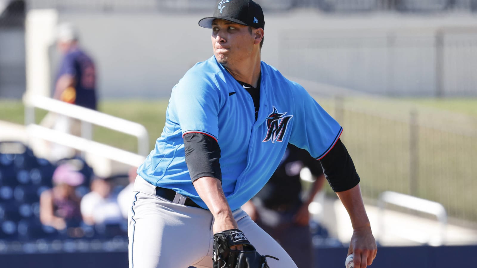 Marlins Select Robert Garcia, Designate Jeff Lindgren