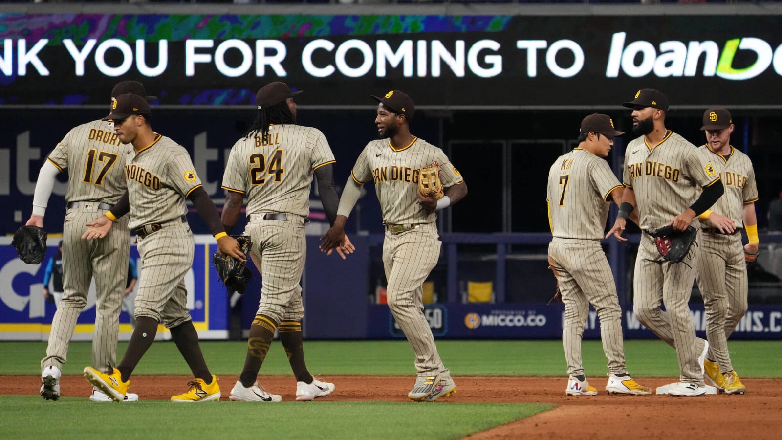 Padres show off panther statue in dugout as new good luck charm