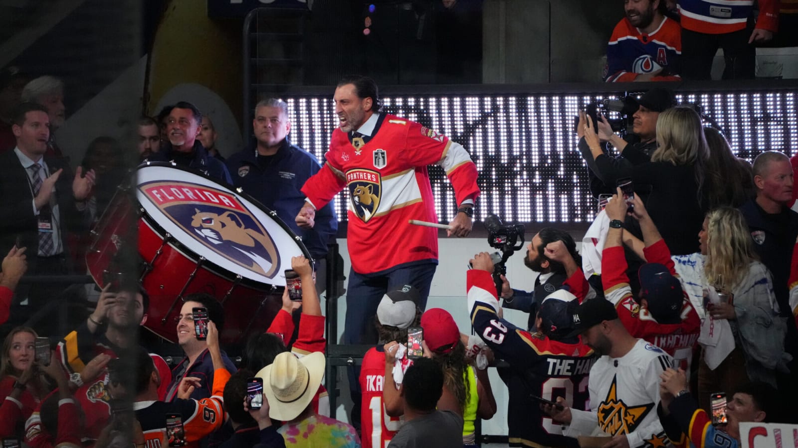 Roberto Luongo gets his Stanley Cup ring as Panthers defeat Oilers in game 7
