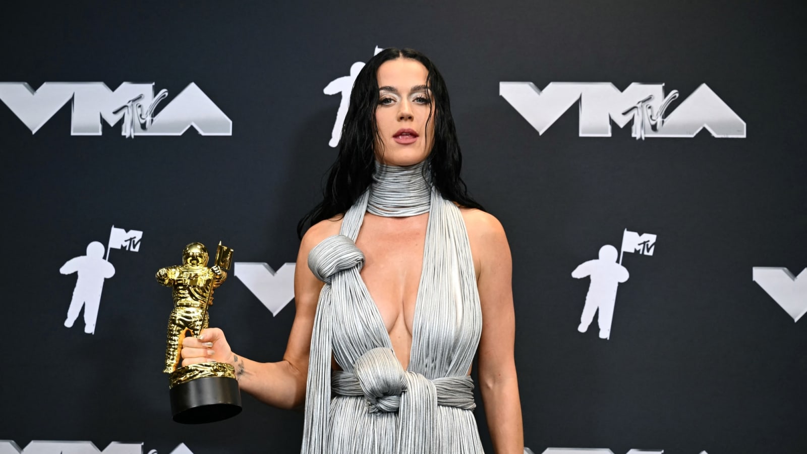 Katy Perry Faces Ticket Sales Disaster As Thousands of Seats Still Empty for &#39;Lifetimes&#39; Tour