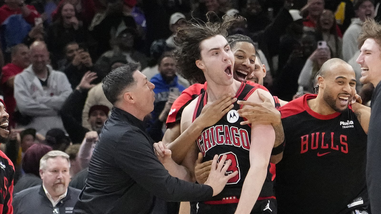 Josh Giddey beats Lakers on wild halfcourt buzzer-beater