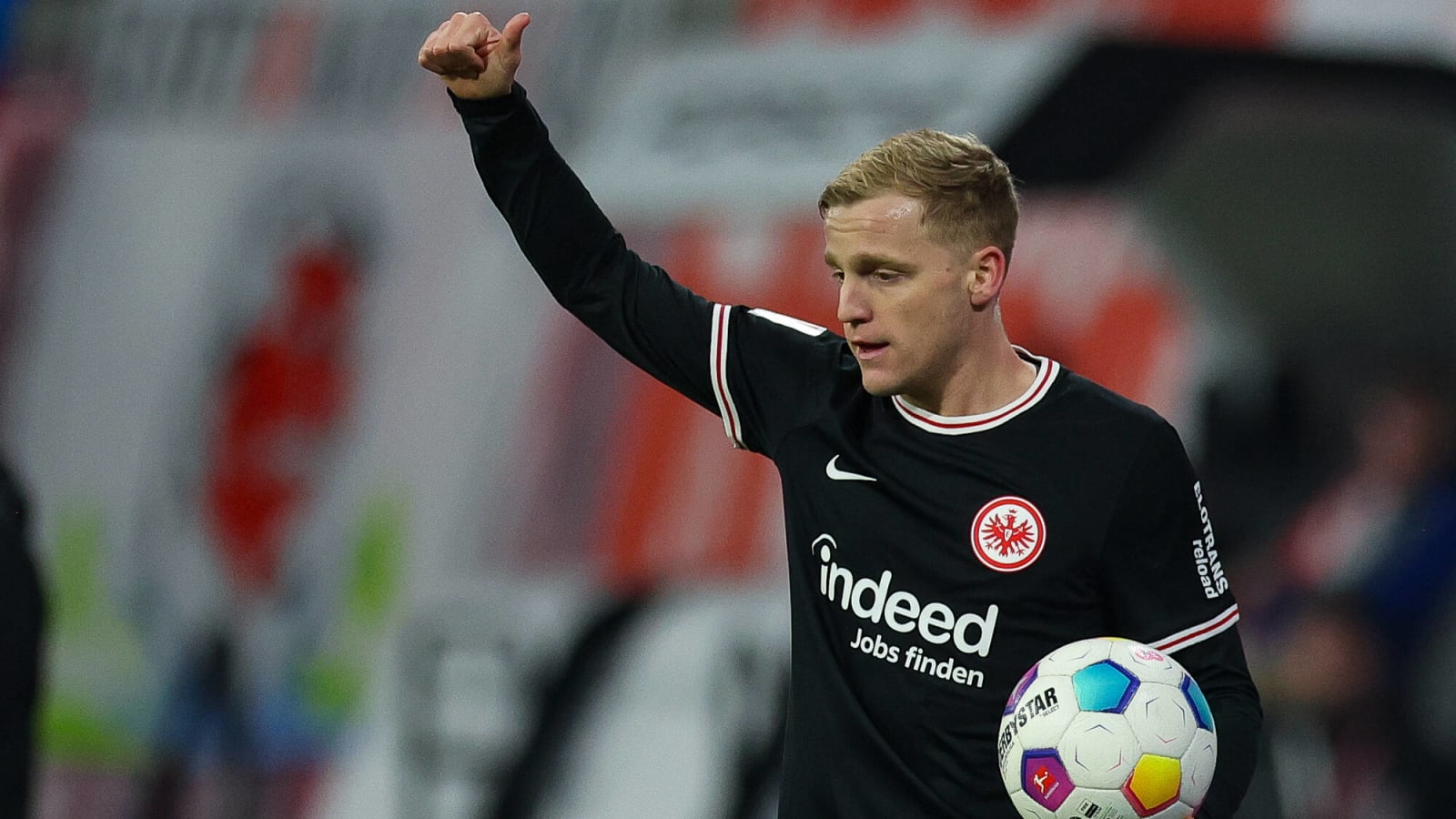 Donny van de Beek endures slow start on loan at Eintracht Frankfurt