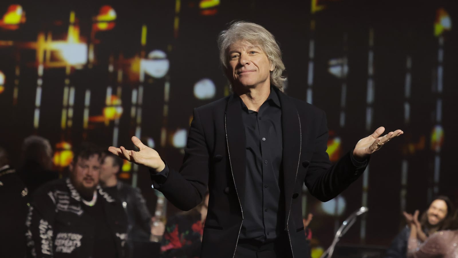 Jon Bon Jovi Rescues &#39;Distraught&#39; Woman Threatening to Jump Off Nashville Bridge