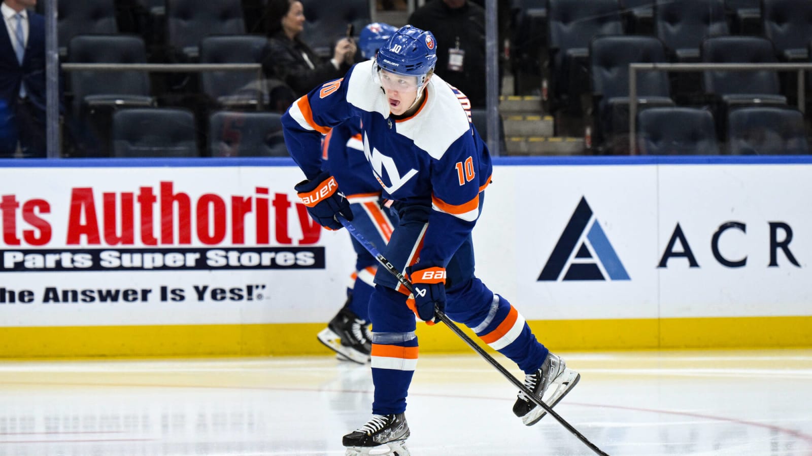 Islanders Survive Bad Breaks, Defeat Ducks, 4-3