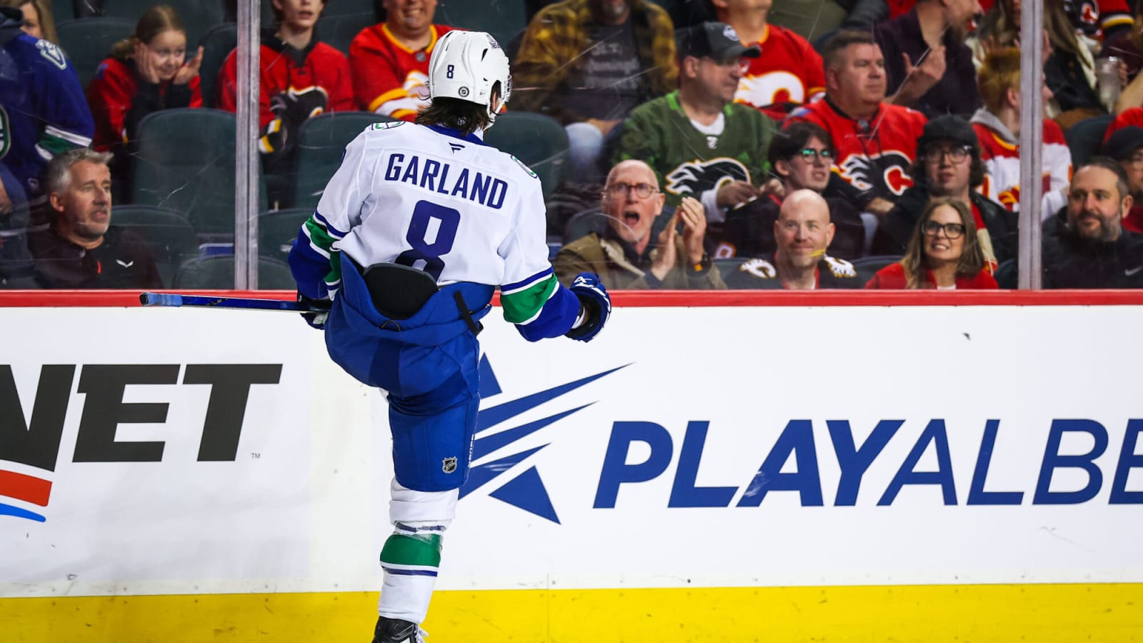 Canucks officially announce 6-year contract extension for Conor Garland