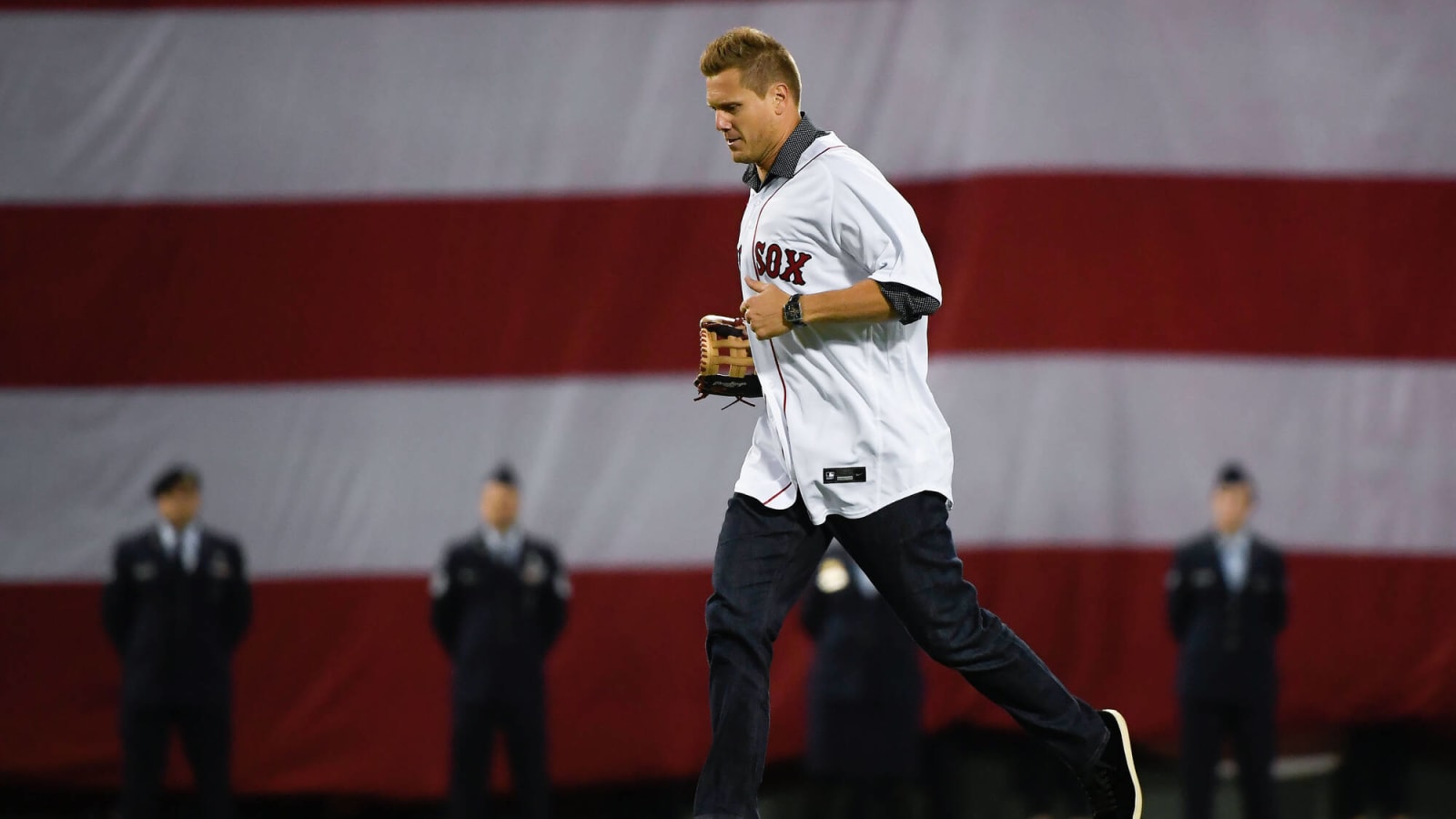 Ex-World Series champion Jonathan Papelbon pitches for Savannah Bananas