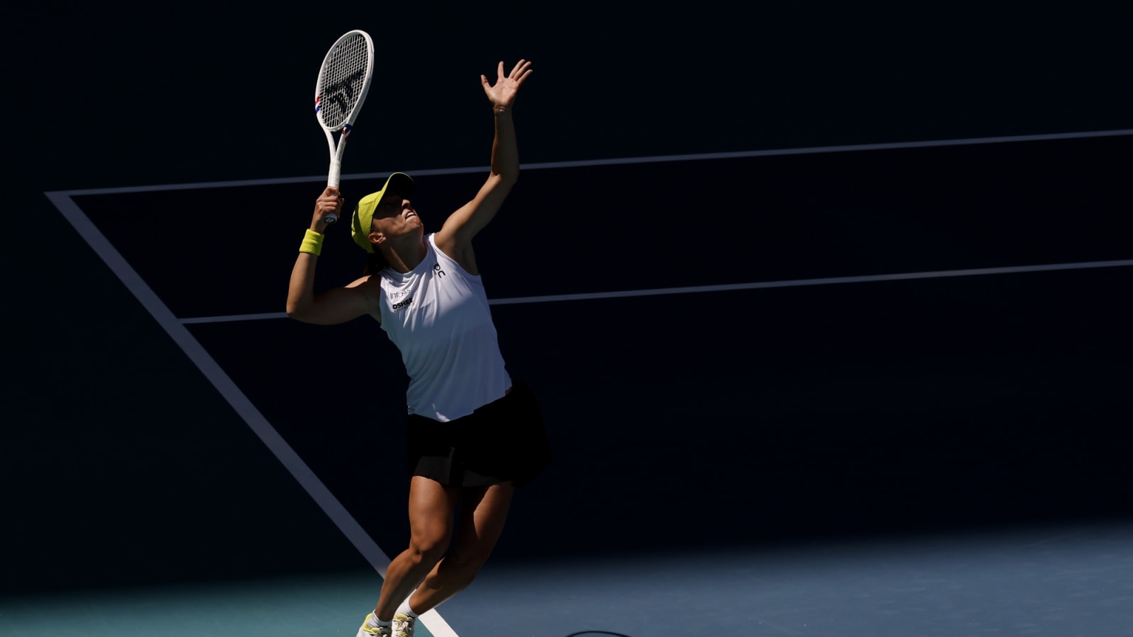 Iga Swiatek surpasses Serena Williams with new accomplishment following opening round win at Miami Open