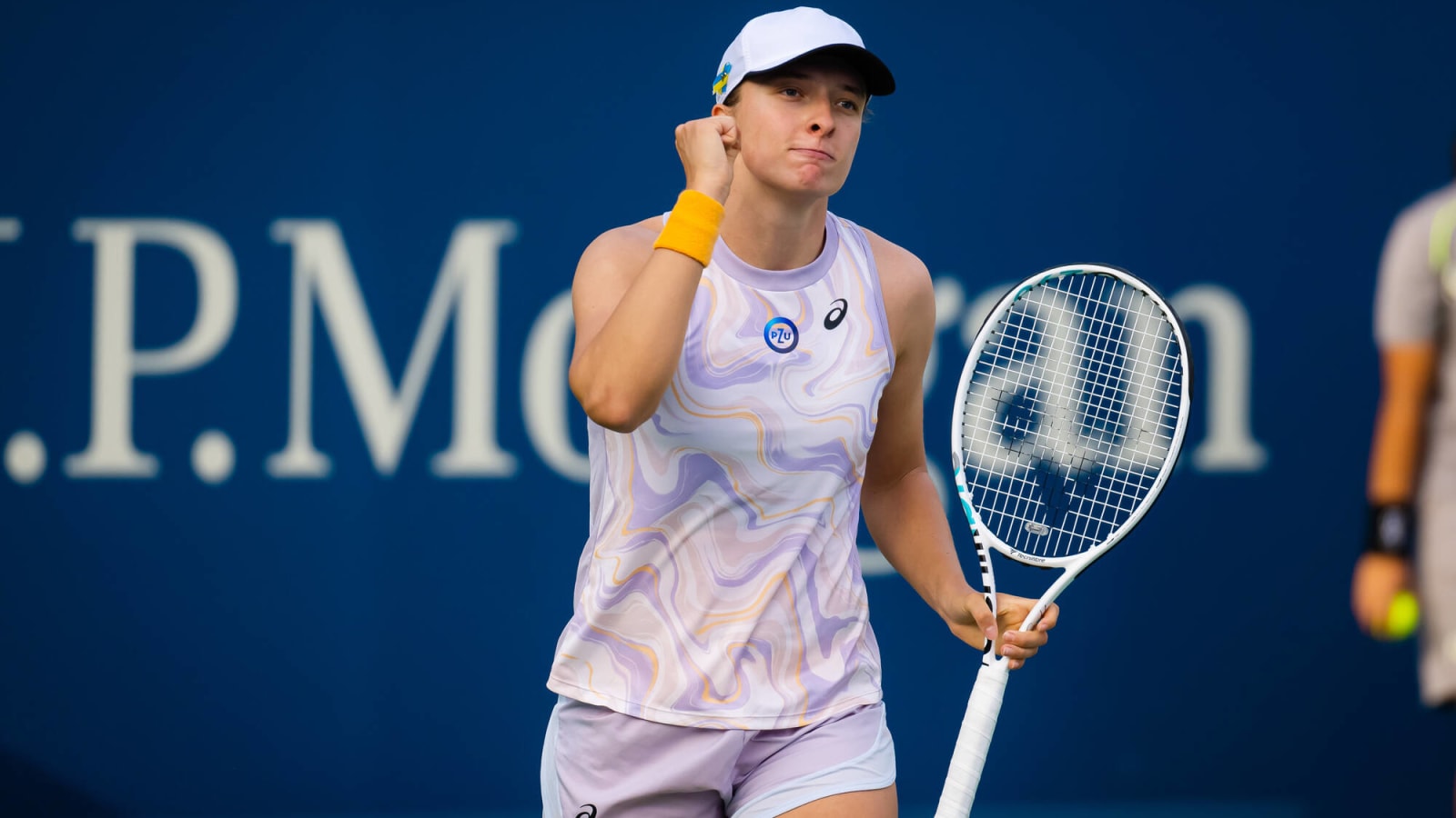 Iga Swiatek has ‘target on her back’ ahead of Indian Wells, says Chris Evert