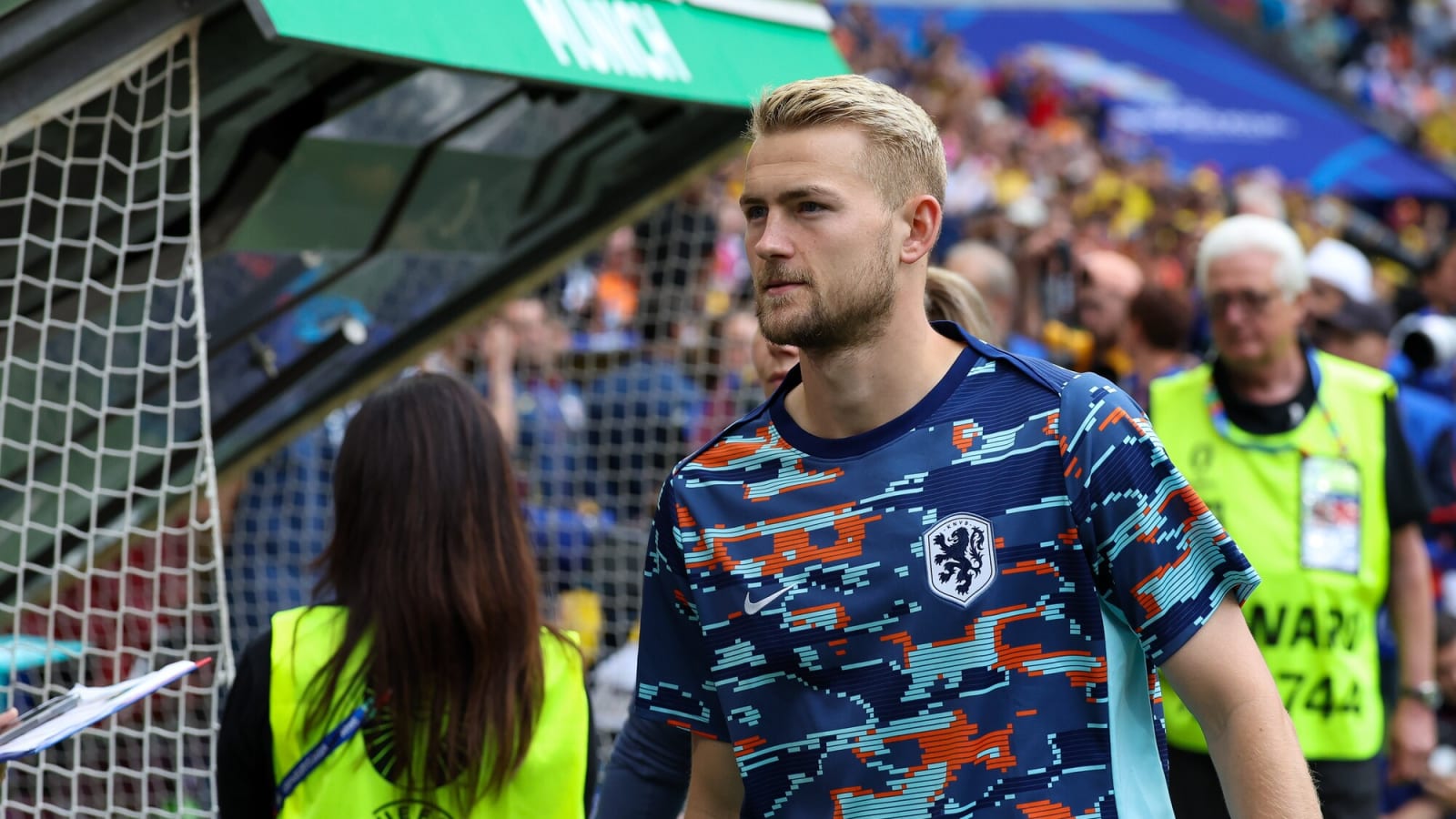 Manchester United deal PSG blow in pursuit of Dutch star