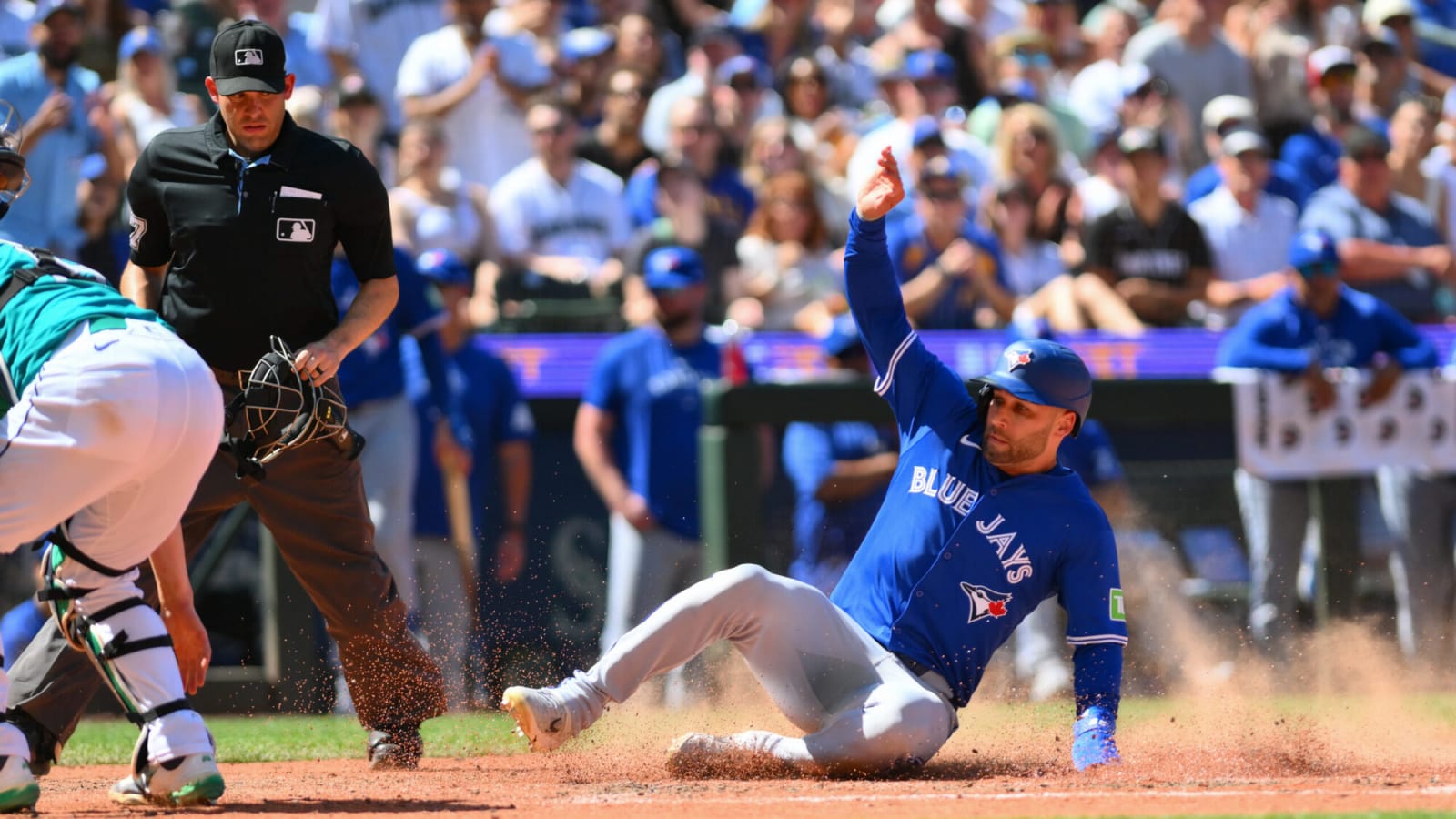 Kevin Kiermaier clears waivers, will remain with the Blue Jays for now
