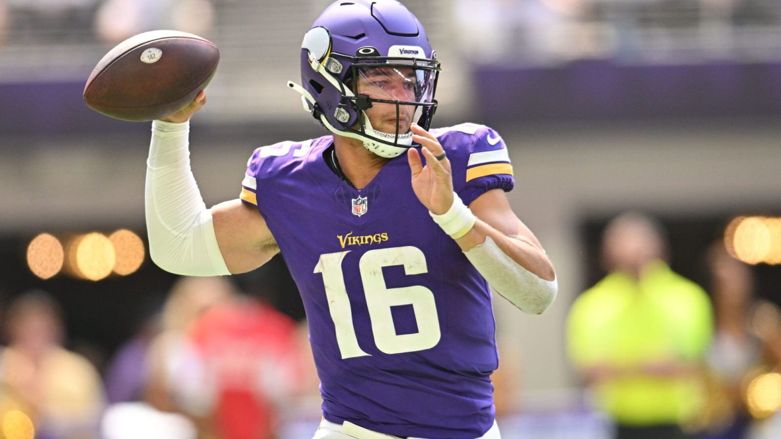 Surprise: Minnesota Vikings Cut Jaren Hall, Sign New QB