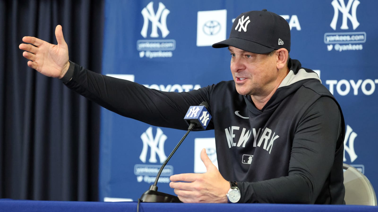 Aaron Boone takes shot at Dodgers over lack of 'class'