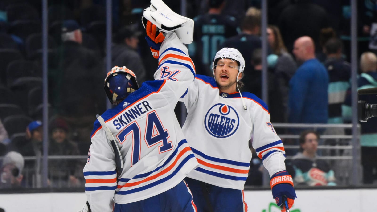 Vincent Desharnais, Edmonton Oilers reportedly pause ongoing contract talks for playoffs