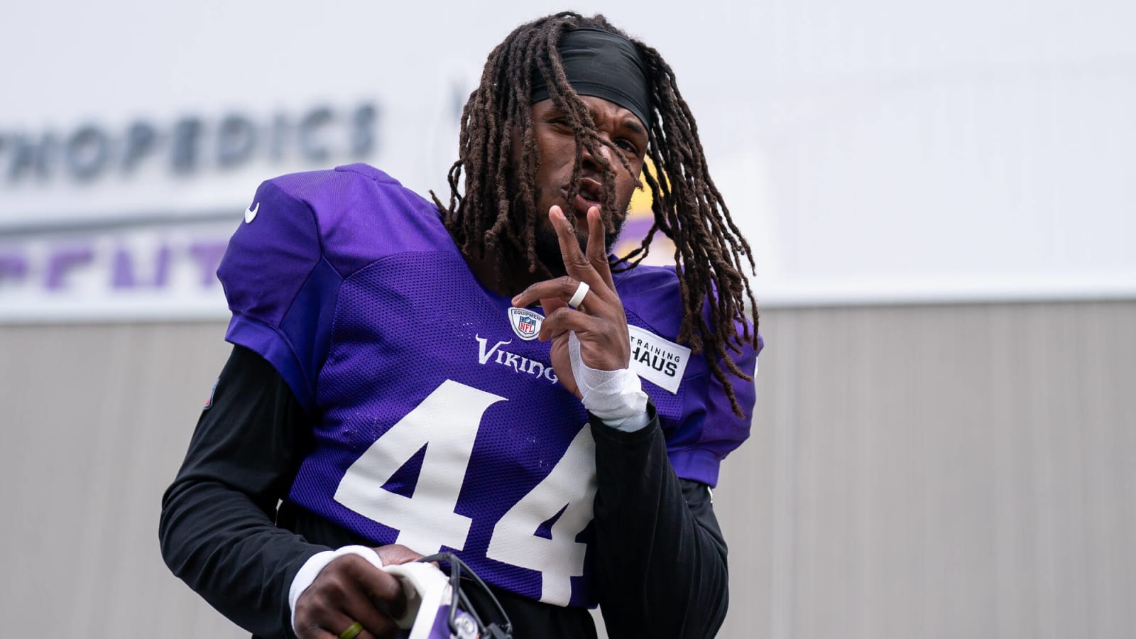  Minnesota Vikings Agree To Extension With 2020 Draft Pick, Team Captain