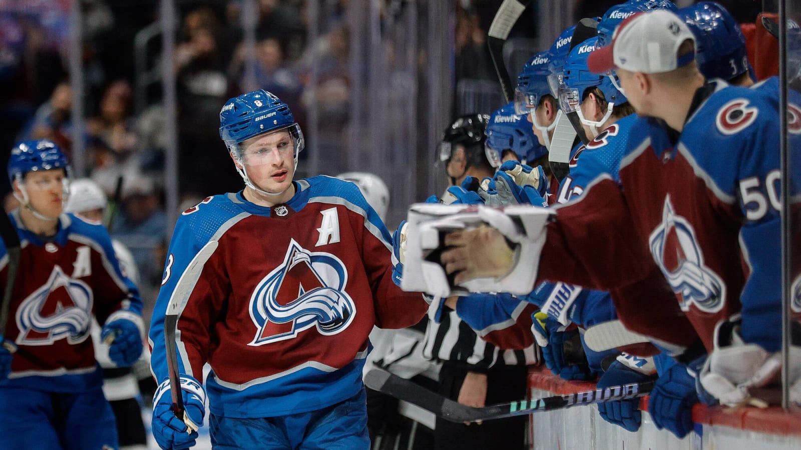 Avalanche Enter Break Rolling, Beat Slumping Kings 5-1