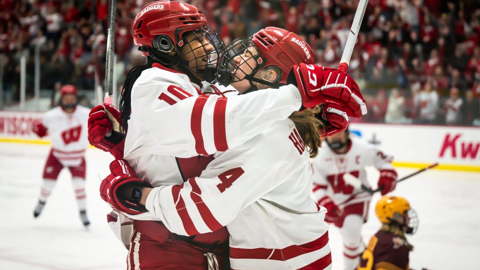 Casey O’Brien, Laila Edwards, Caroline Harvey named top-three finalists for Patty Kazmaier Award
