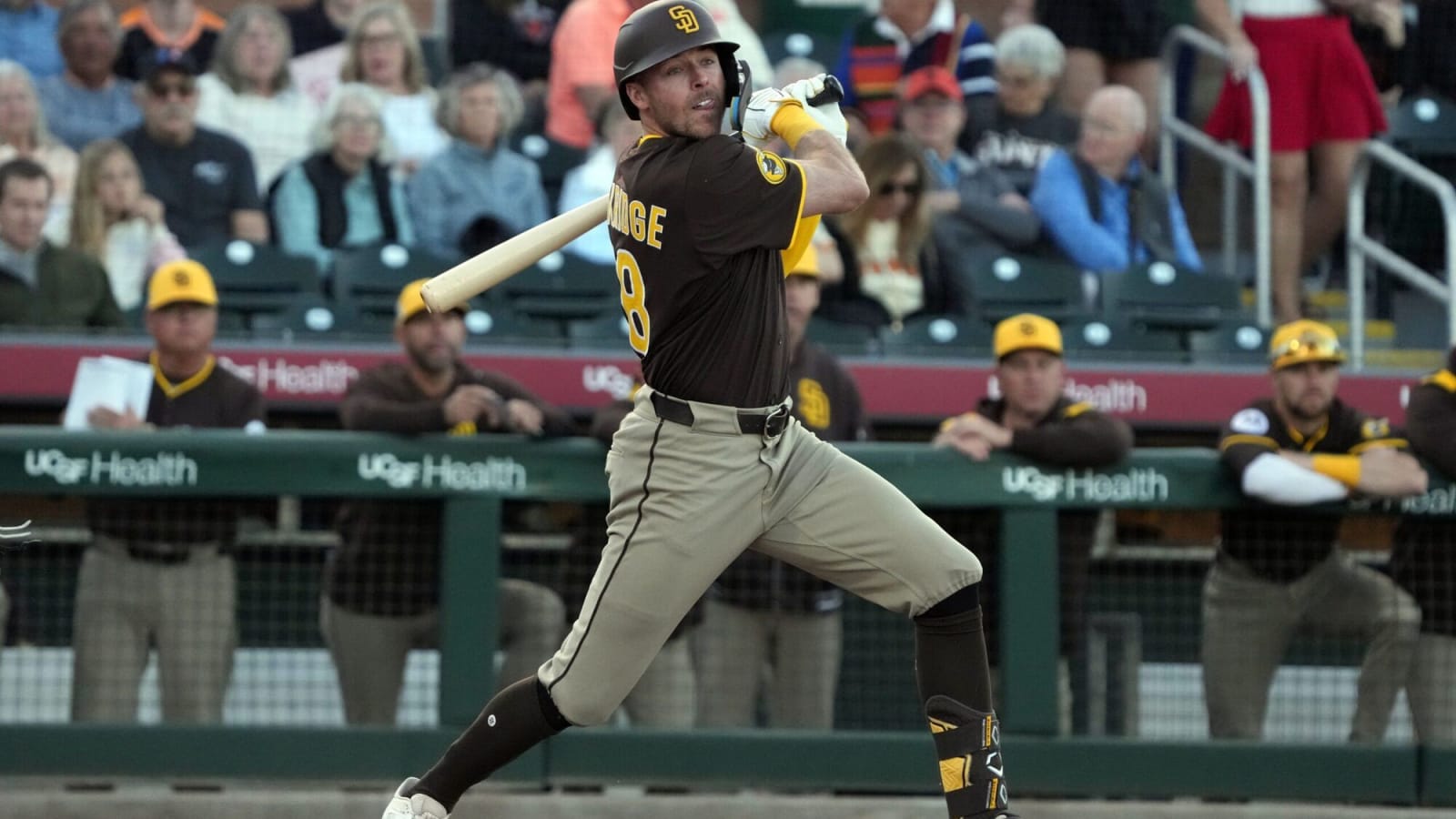 Padres make shocking final roster spot decision prior to 2025 season