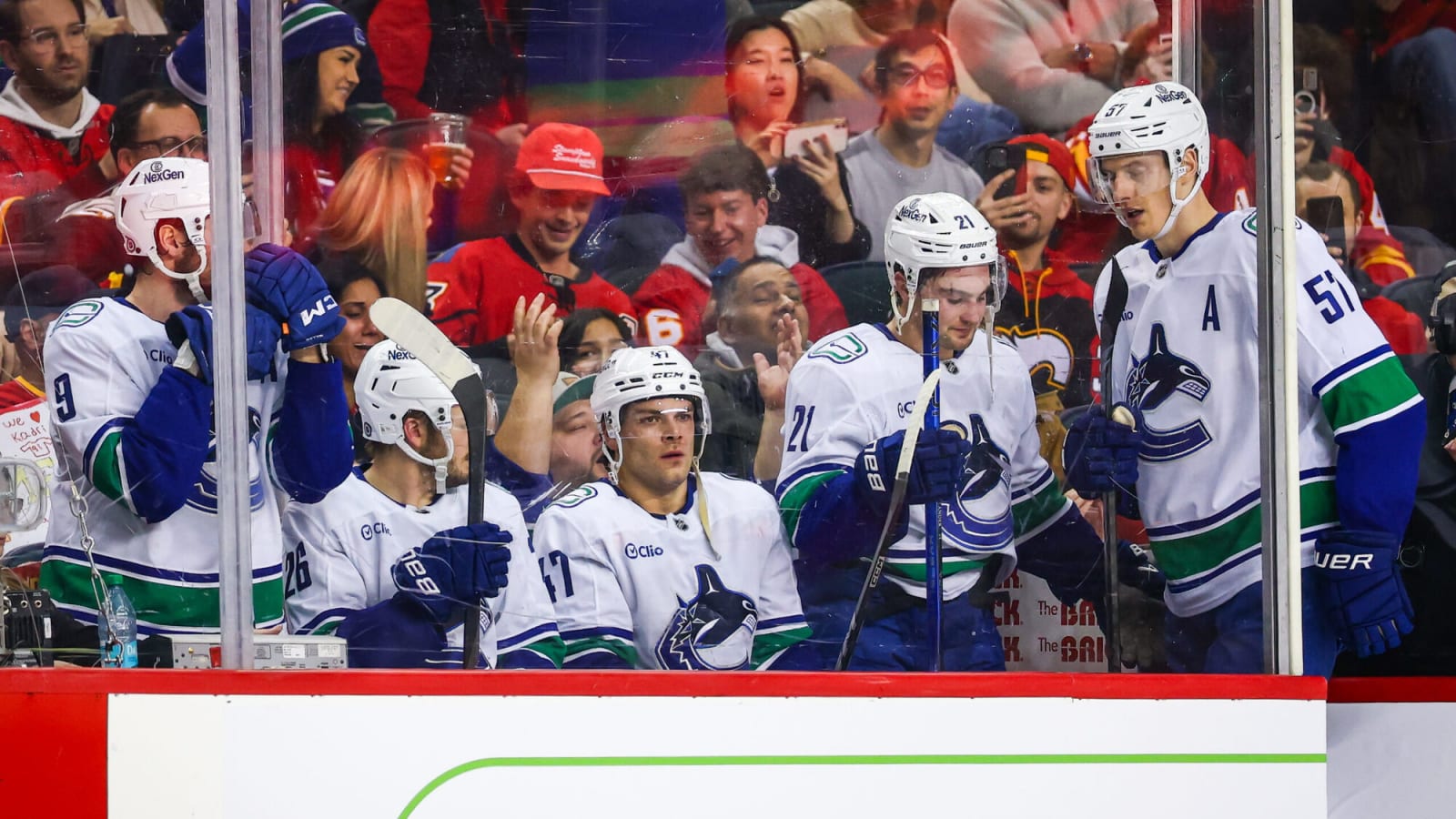  Canucks end 2024 with 3-1 loss to Flames, fall out of wild card spot