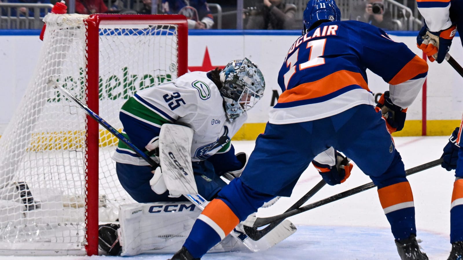  Demko sharp again as Canucks beat Islanders 5-2