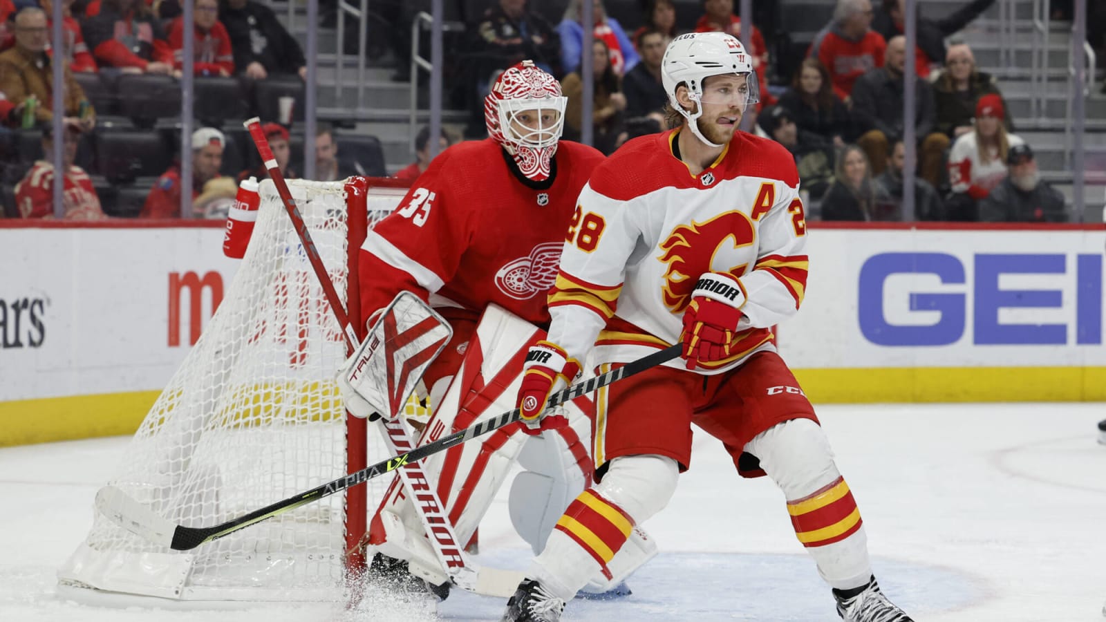 The Calgary Flames aren’t pressuring Elias Lindholm to make a decision (and other 32 Thoughts takeaways)