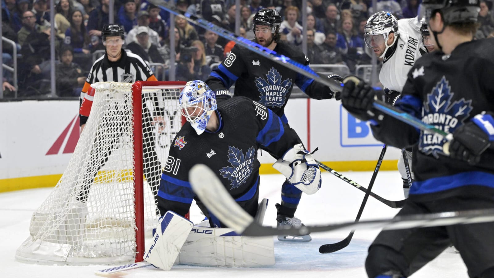 Martin Jones posts 30th career shutout, Maple Leafs begin California trip with 3-0 win over Kings