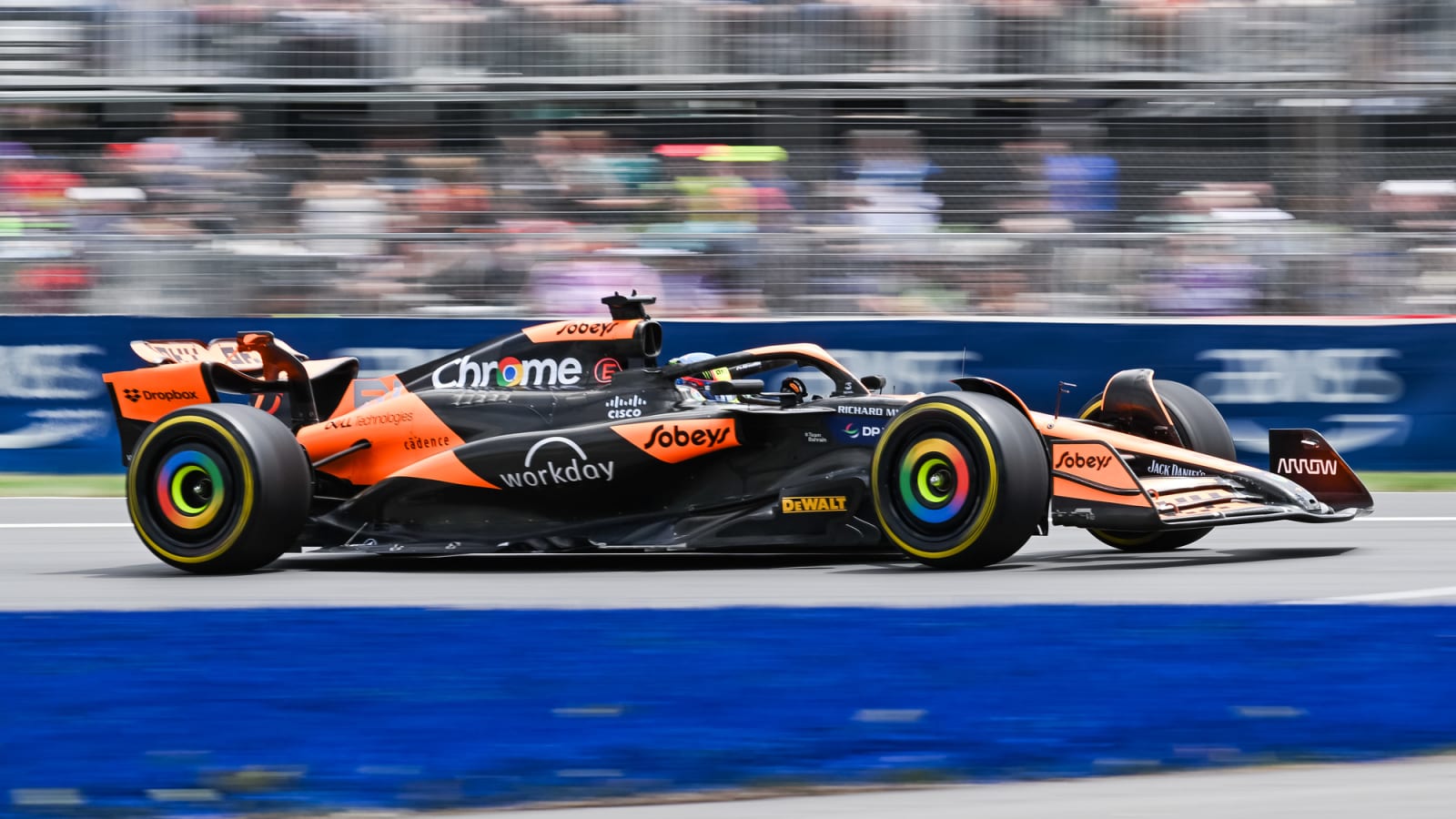 Watch: 'Good name, I like it!' McLaren star Oscar Piastri has a HEARTWARMING moment with a young kid at Singapore GP