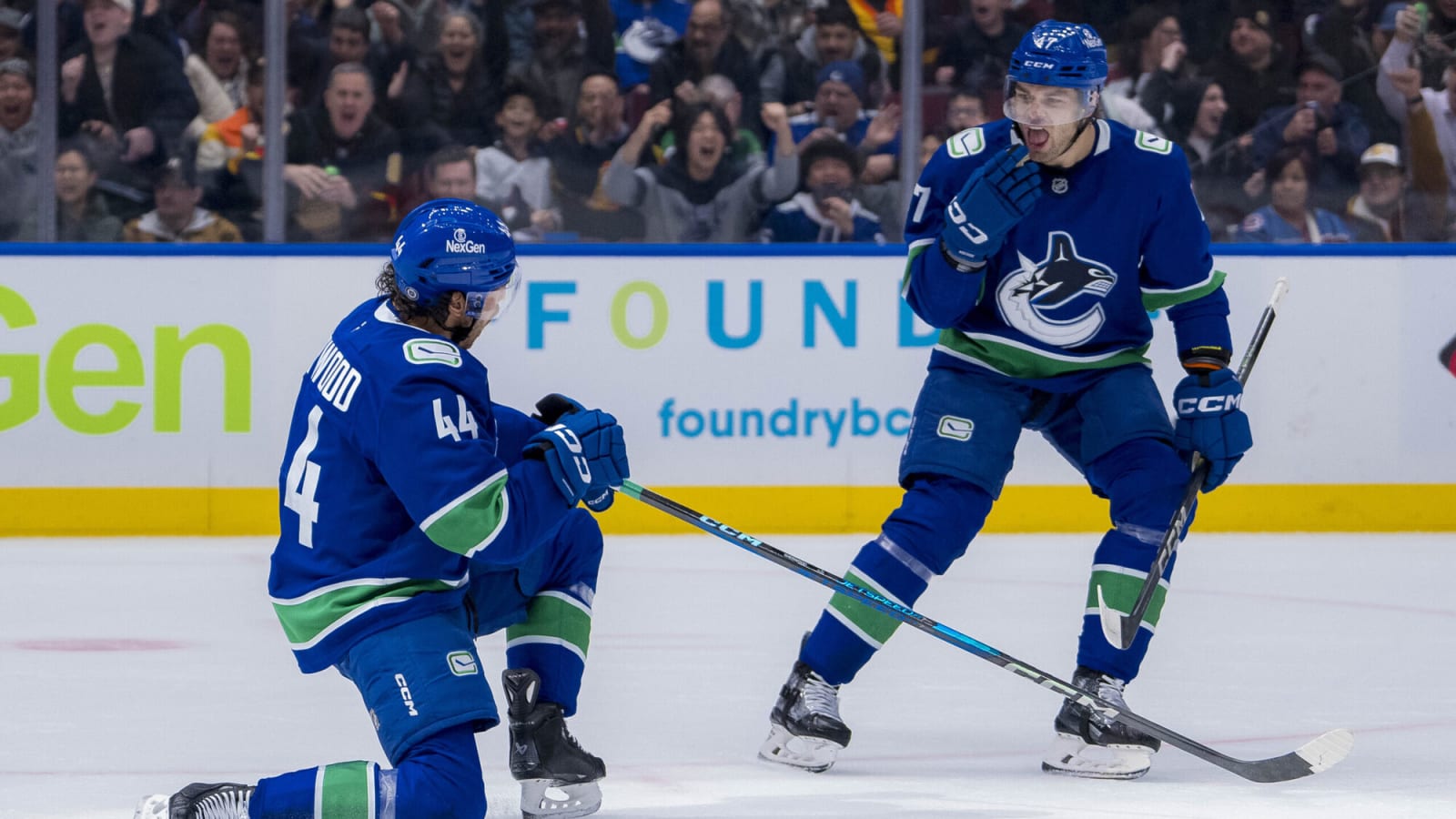  Sherwood’s first NHL hat trick propels Canucks to 3-1 win over Avalanche