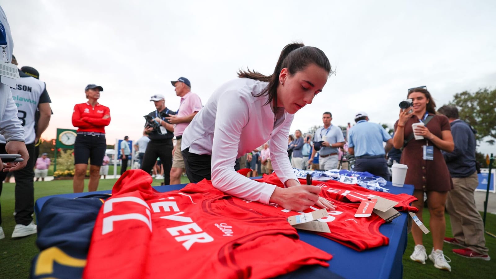  Caitlin Clark Interacts With Peyton Manning, Will Arnett In Masters