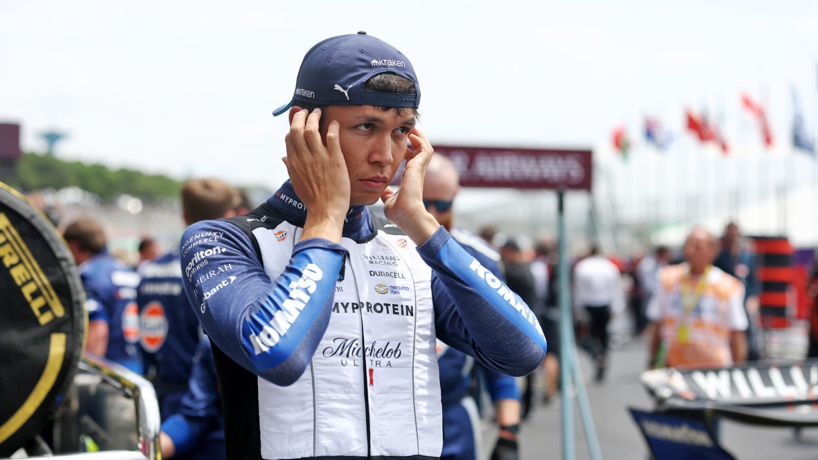 Watch: Alex Albon HILARIOUSLY deems Max Verstappen ‘annoying’ for a unique reason in F1