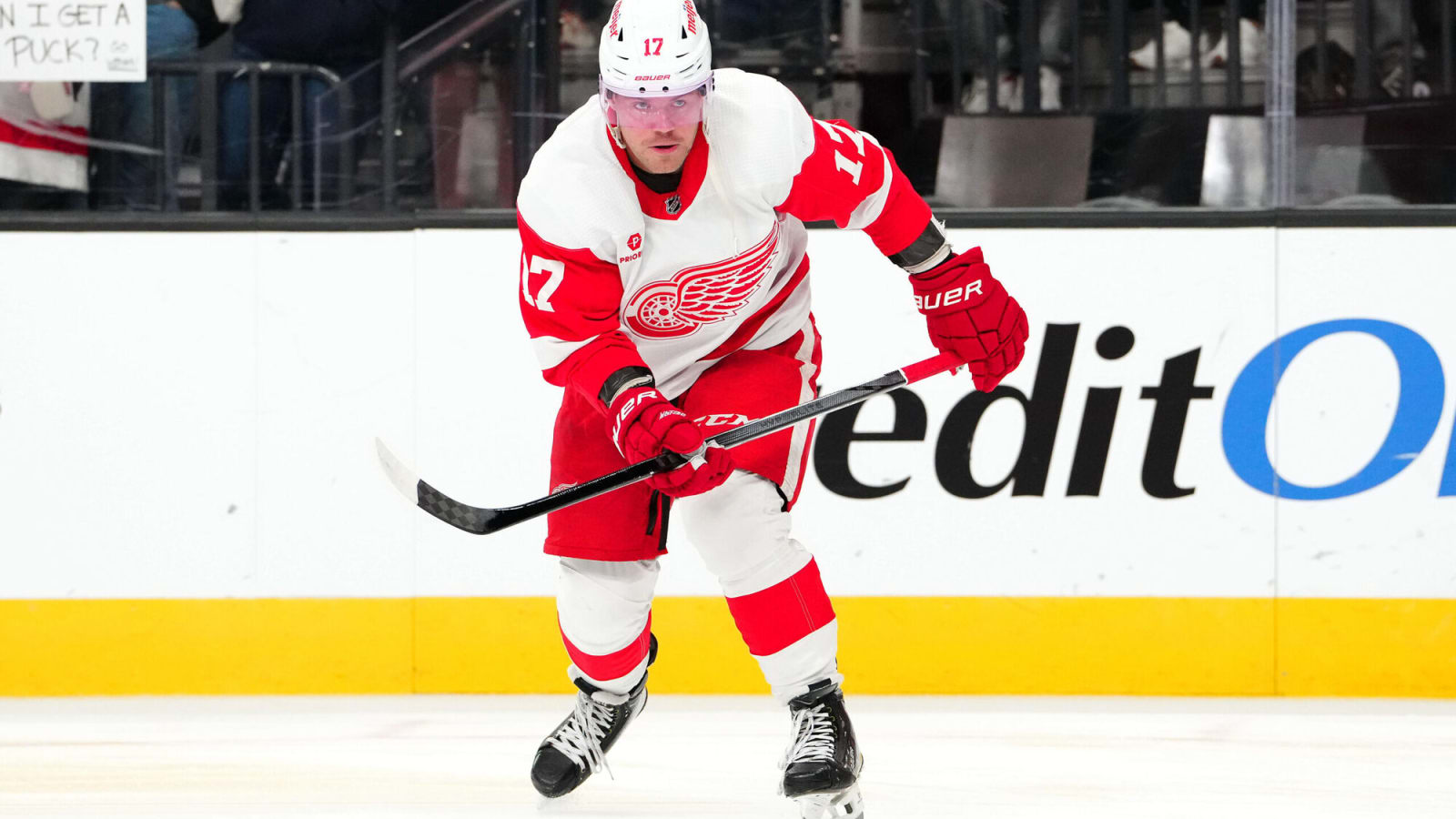 Vancouver Canucks reportedly interested in free agent forward Daniel Sprong