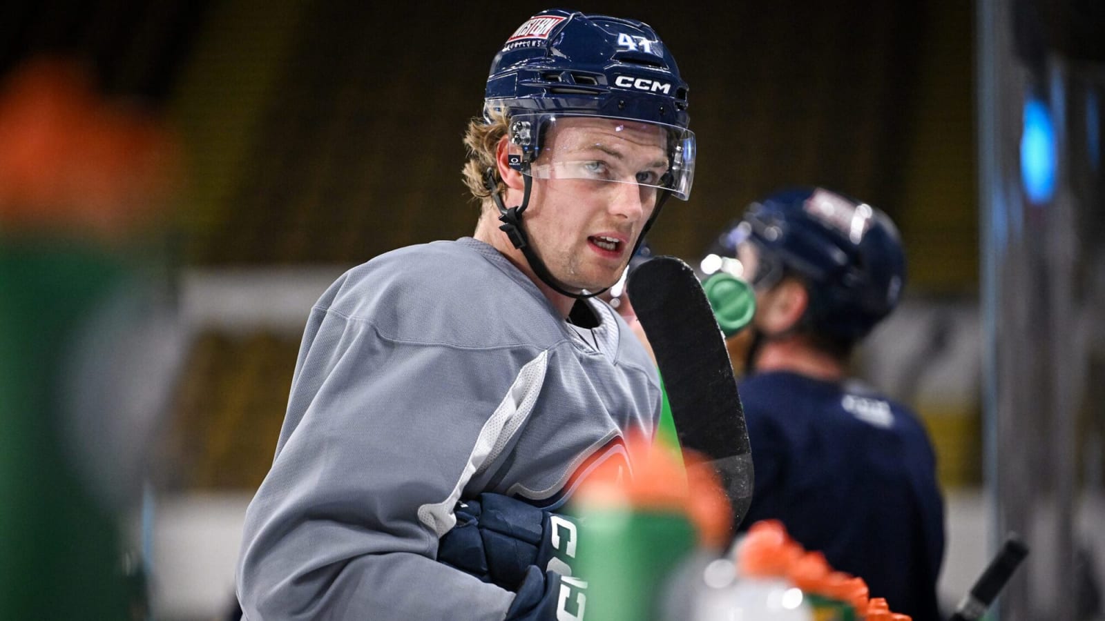 Predators sign Navrin Mutter to one-year contract