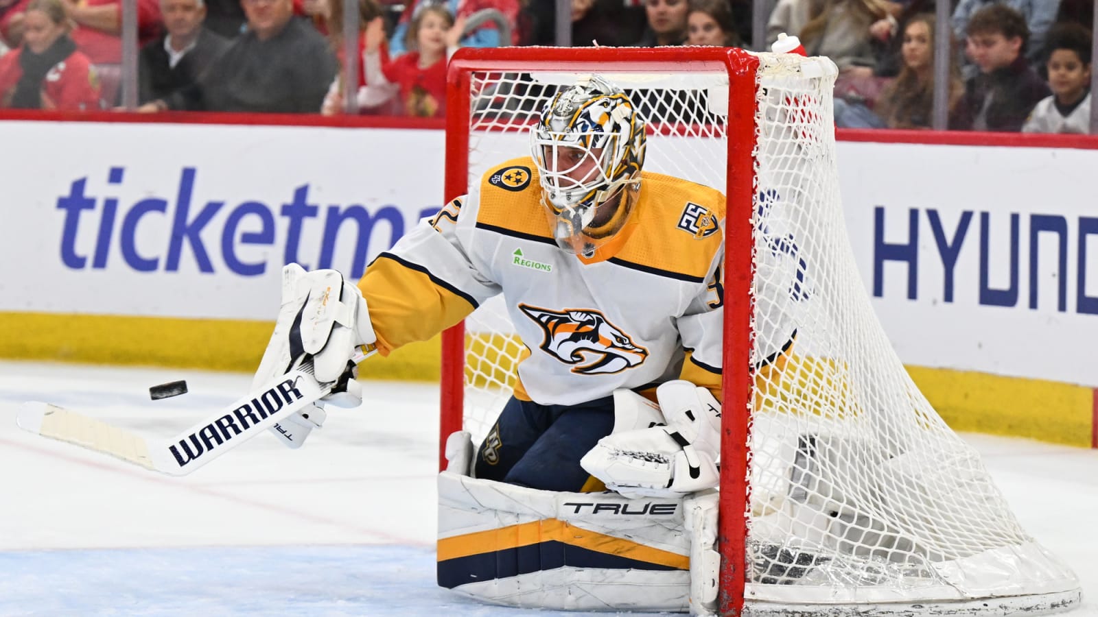 Canucks shore up goaltending depth with veteran signing