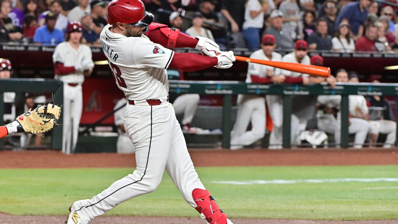 The Astros sign Christian Walker to a three-year deal