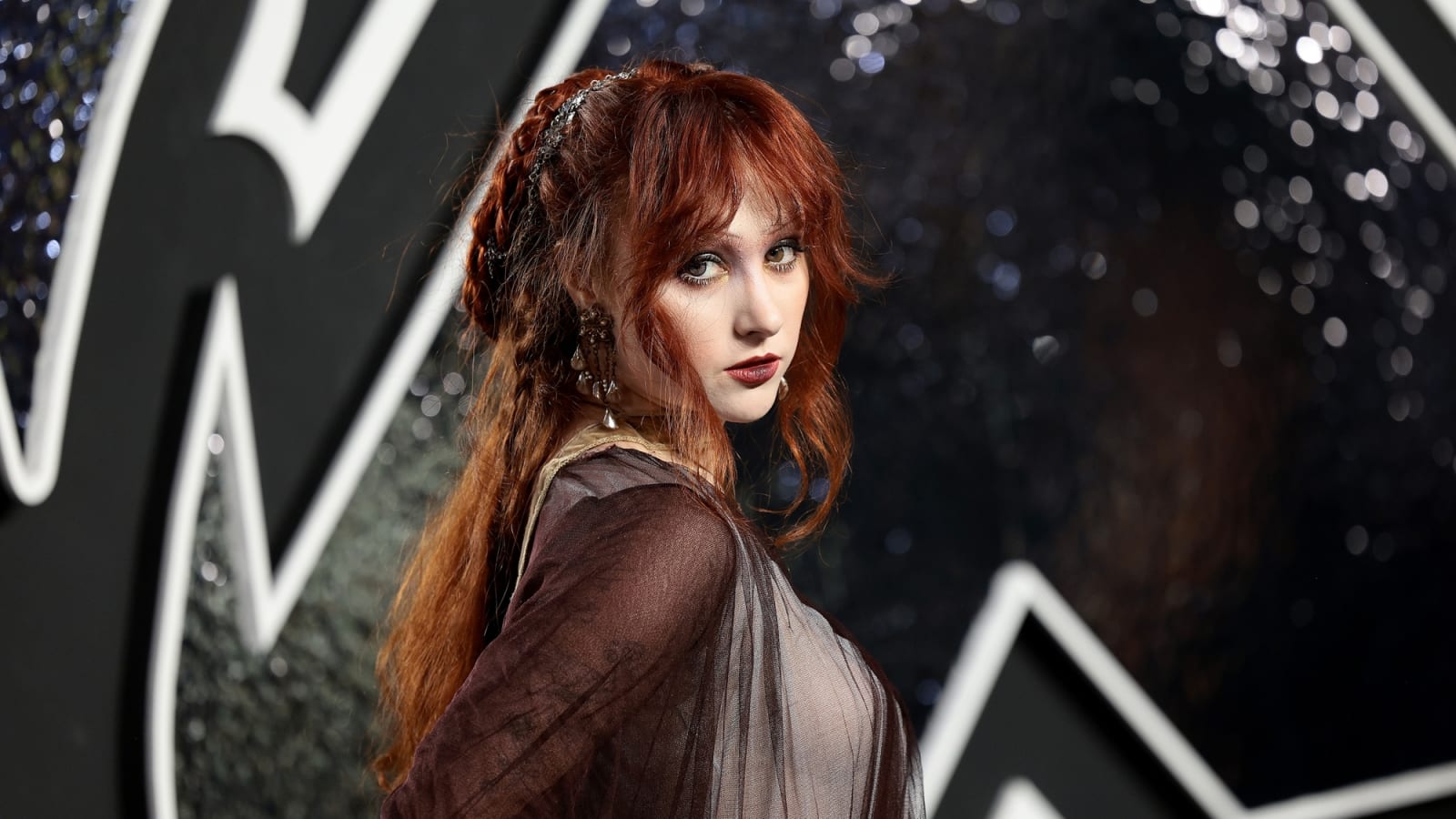 Chappell Roan&#39;s Red Carpet Drama at VMAs Raises Eyebrows but Escapes Fan Criticism