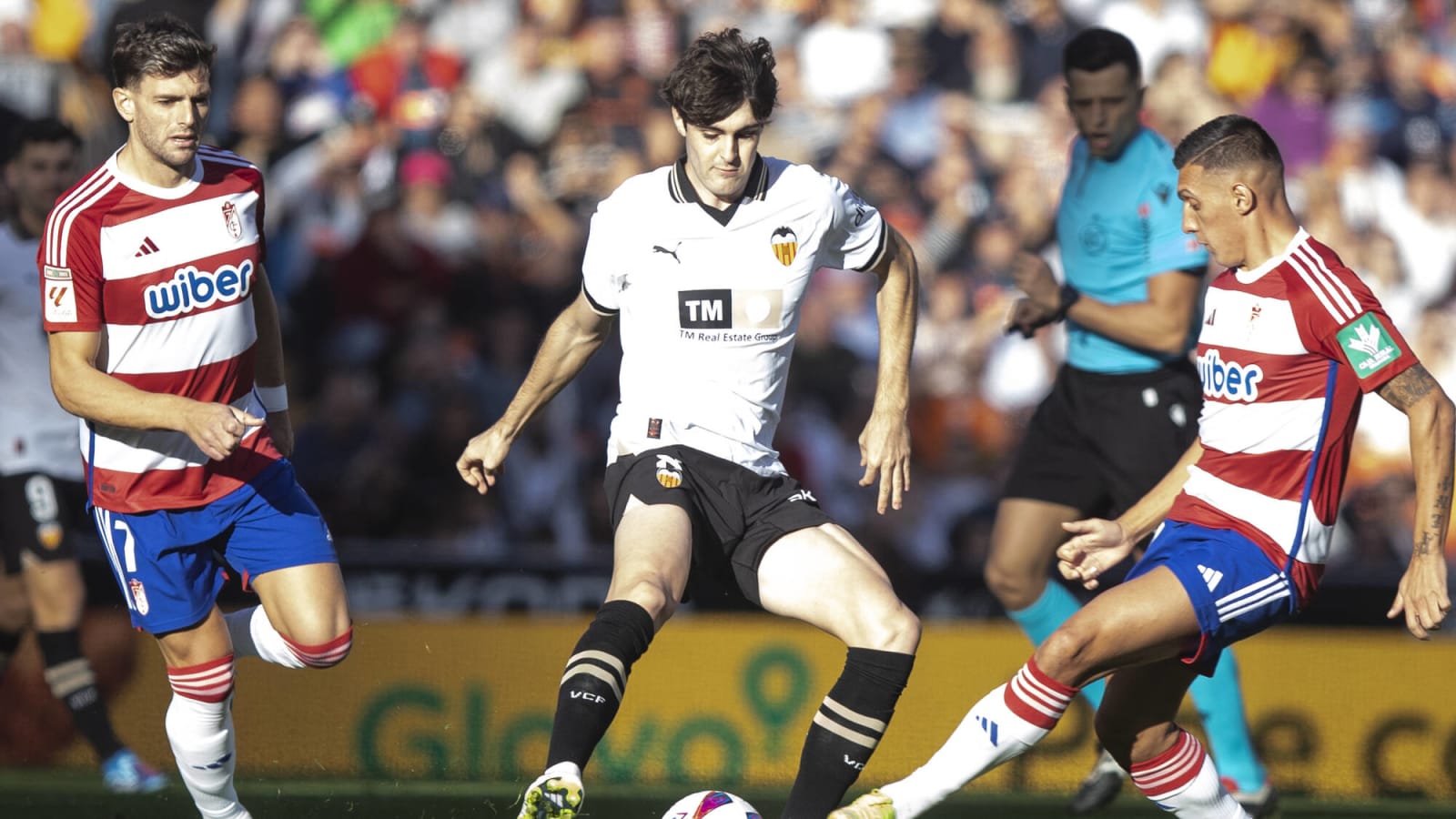 Manchester United target wants to stay at Valencia