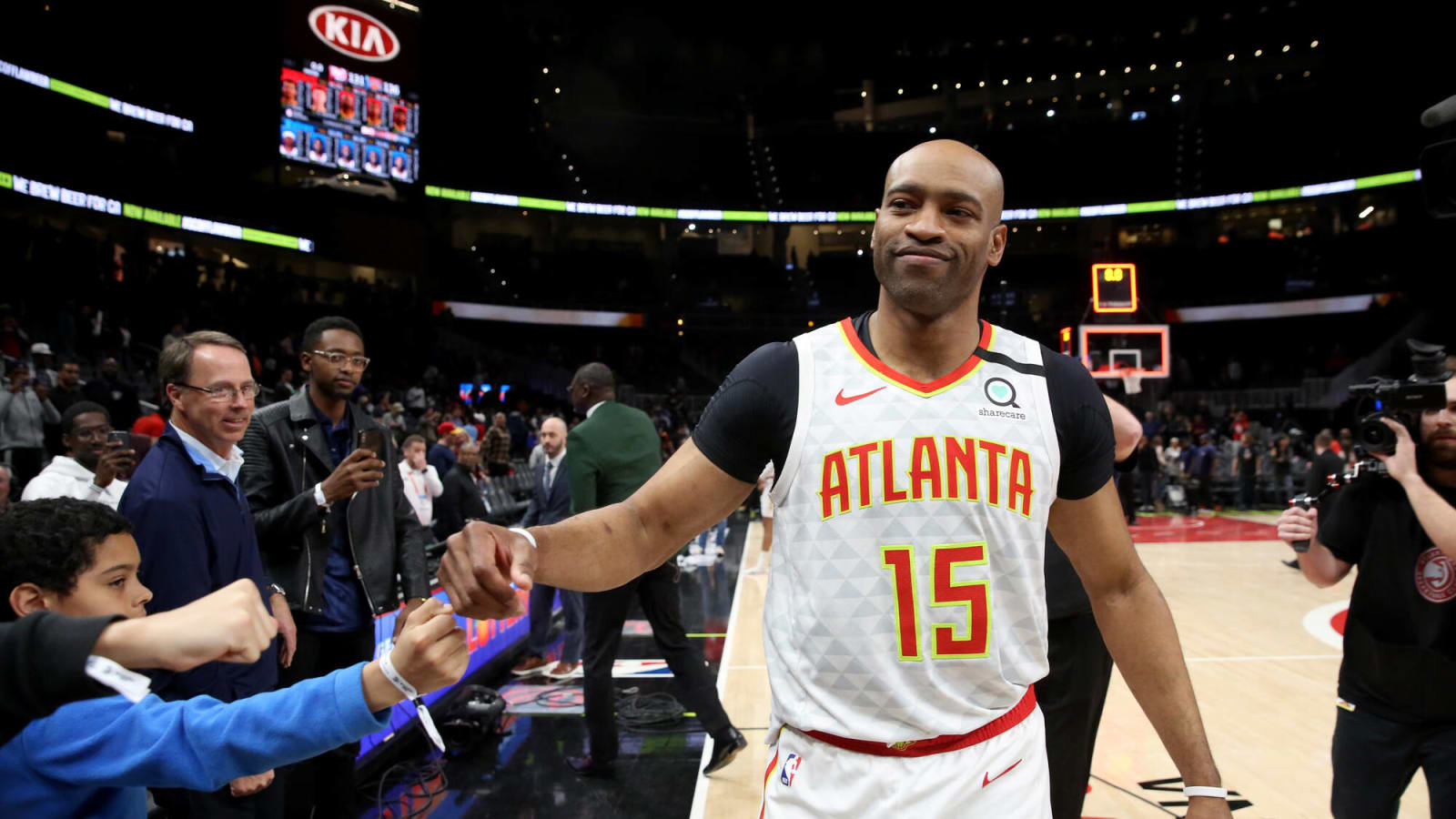 Vince Carter Compares The Current Warriors Drama To Shaquille O&#39;Neal And Kobe Bryant&#39;s Situation: "It Reminds Me Of A Laker Team Where Kobe And Shaq Weren&#39;t Vibing In Their Talk. They Didn&#39;t Hang Out On The Court."