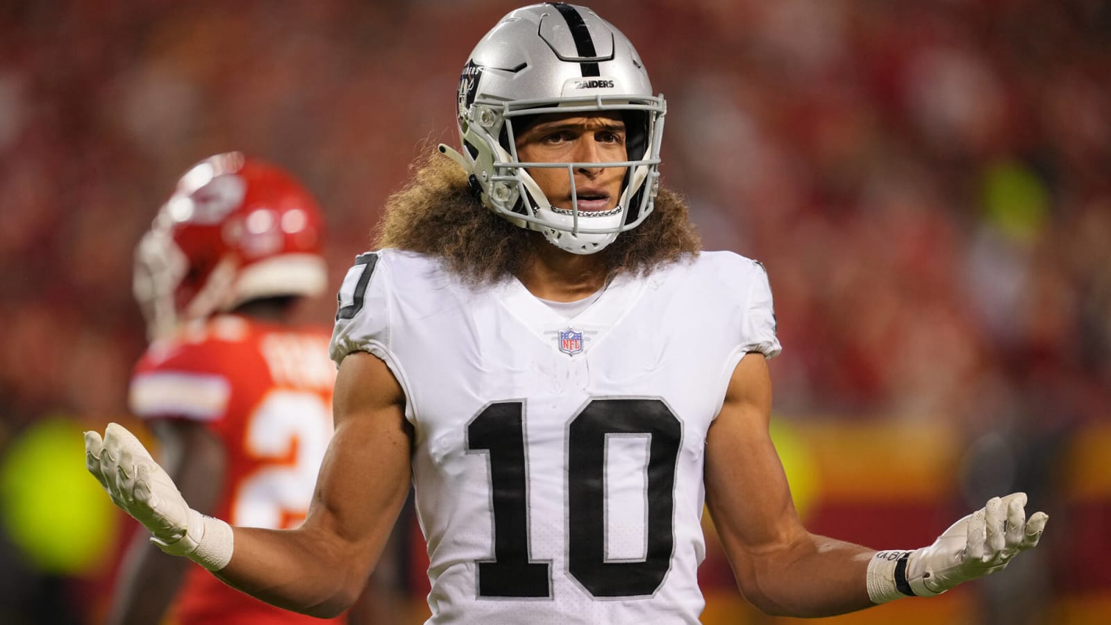 Raiders free-spirited WR Mack Hollins: Let me play barefoot