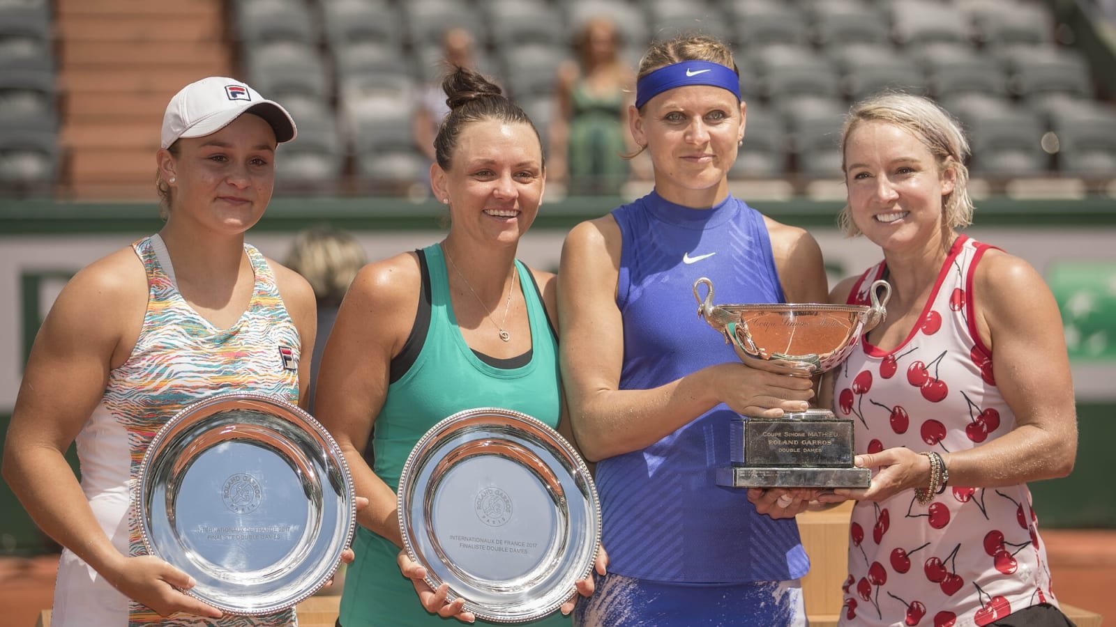 Watch: Wimbledon gives warm welcome to Ash Barty and her family ahead of her much-awaited doubles match
