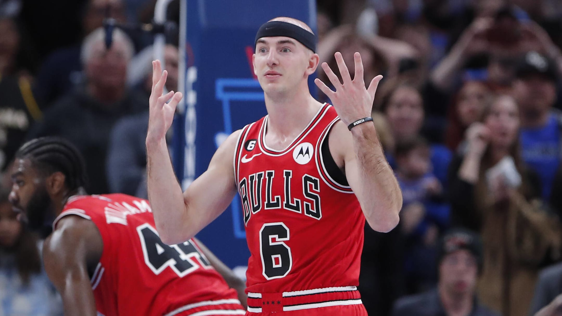 X \ Ballislife.com على X: Chicago Bulls with Alex Caruso: 6-0