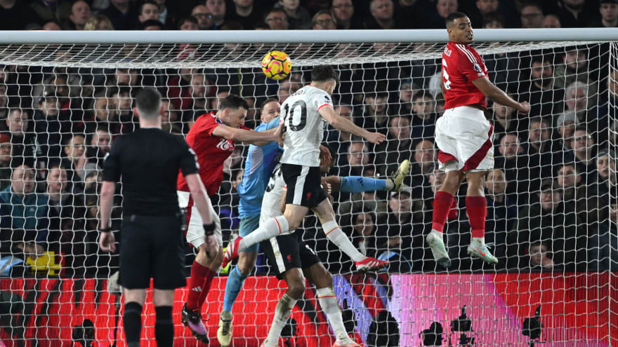 ‘What are you going on?’ – Ian Wright and Roy Keane disagree on Liverpool v Forest predictions