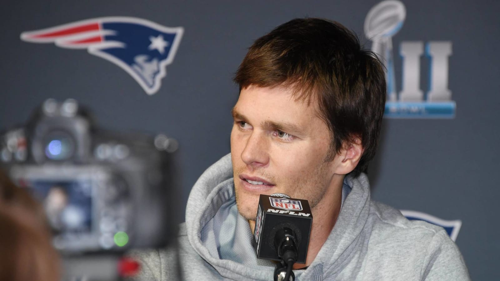 Tom Brady kiss with son becomes controversy