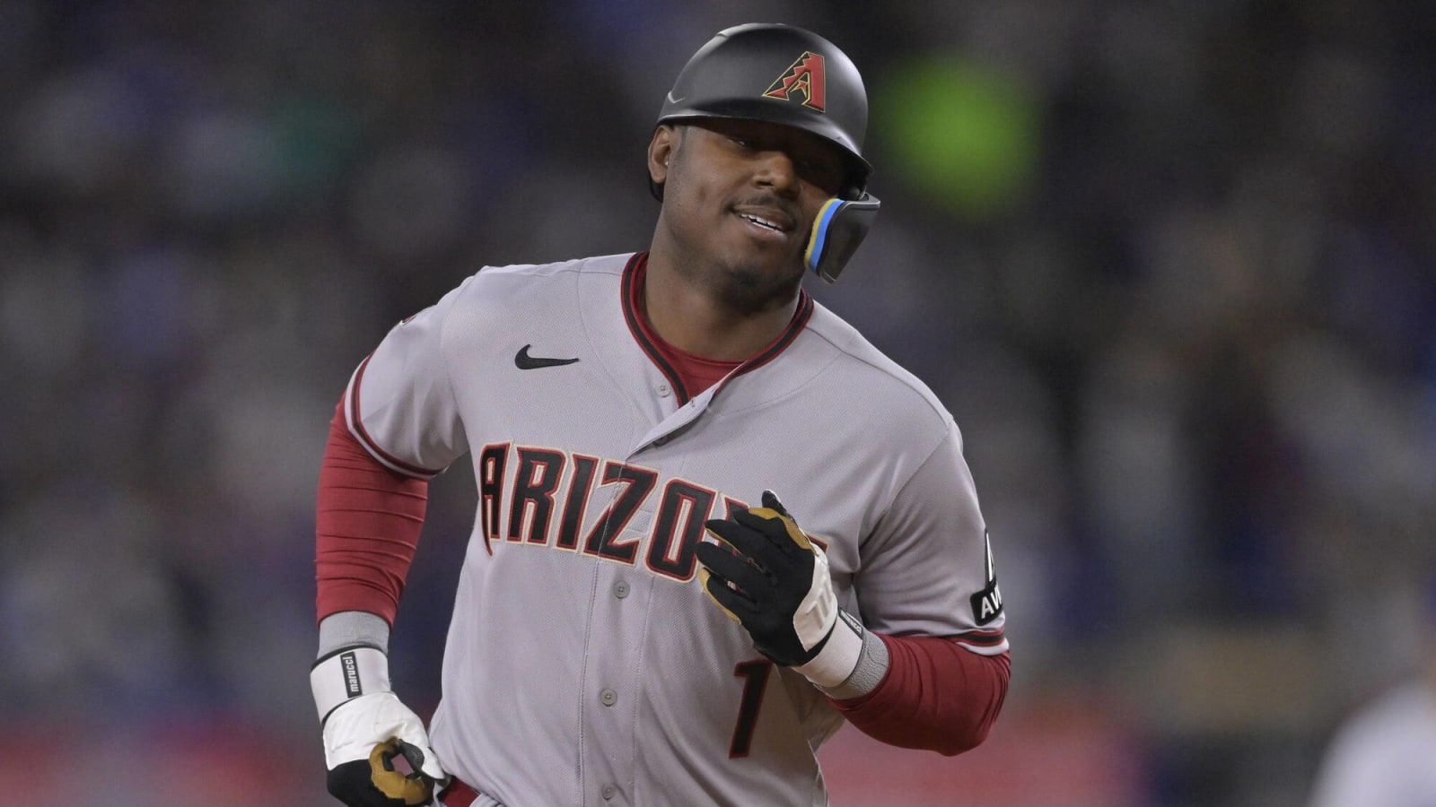 Kyle Lewis non-tendered by the Diamondbacks, making him a free agent