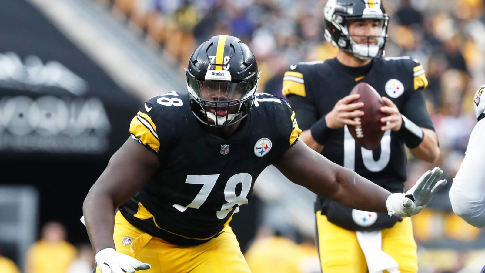 Could James Daniels be Steelers Solution at Center?