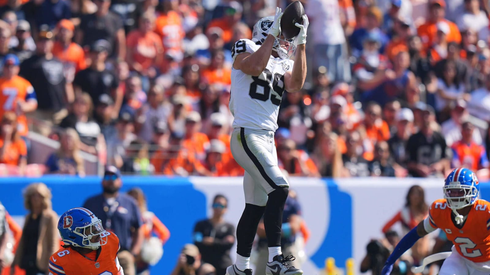 Watch: Brock Bowers Catches First Career Touchdown Against Broncos