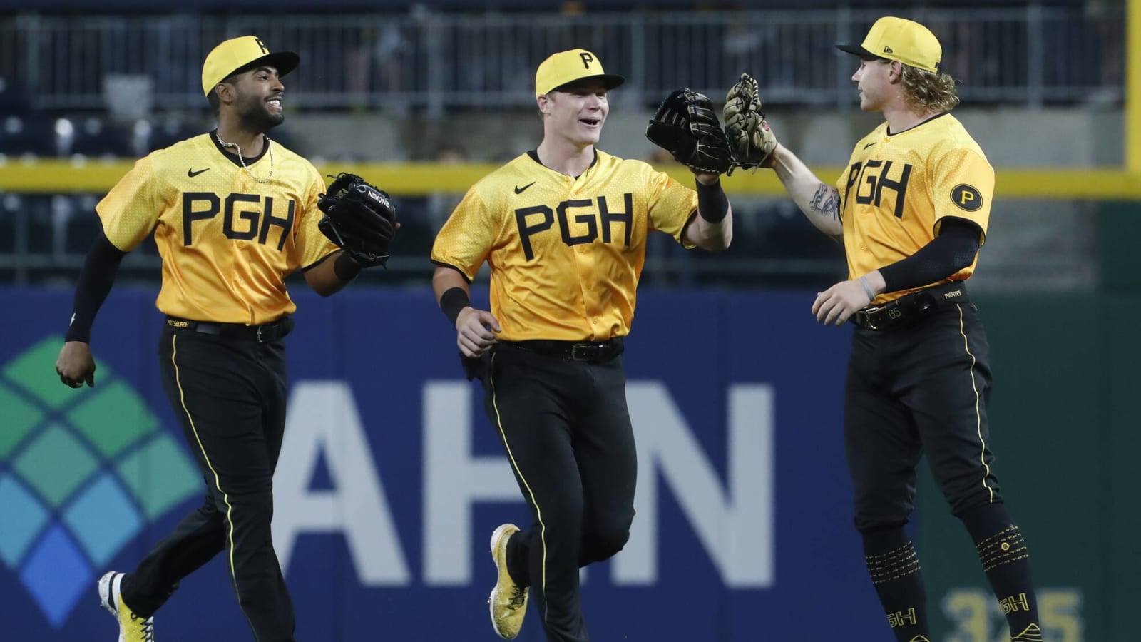 Pirates Comeback From Down 4-0, Sweep Padres With 5-4 Win