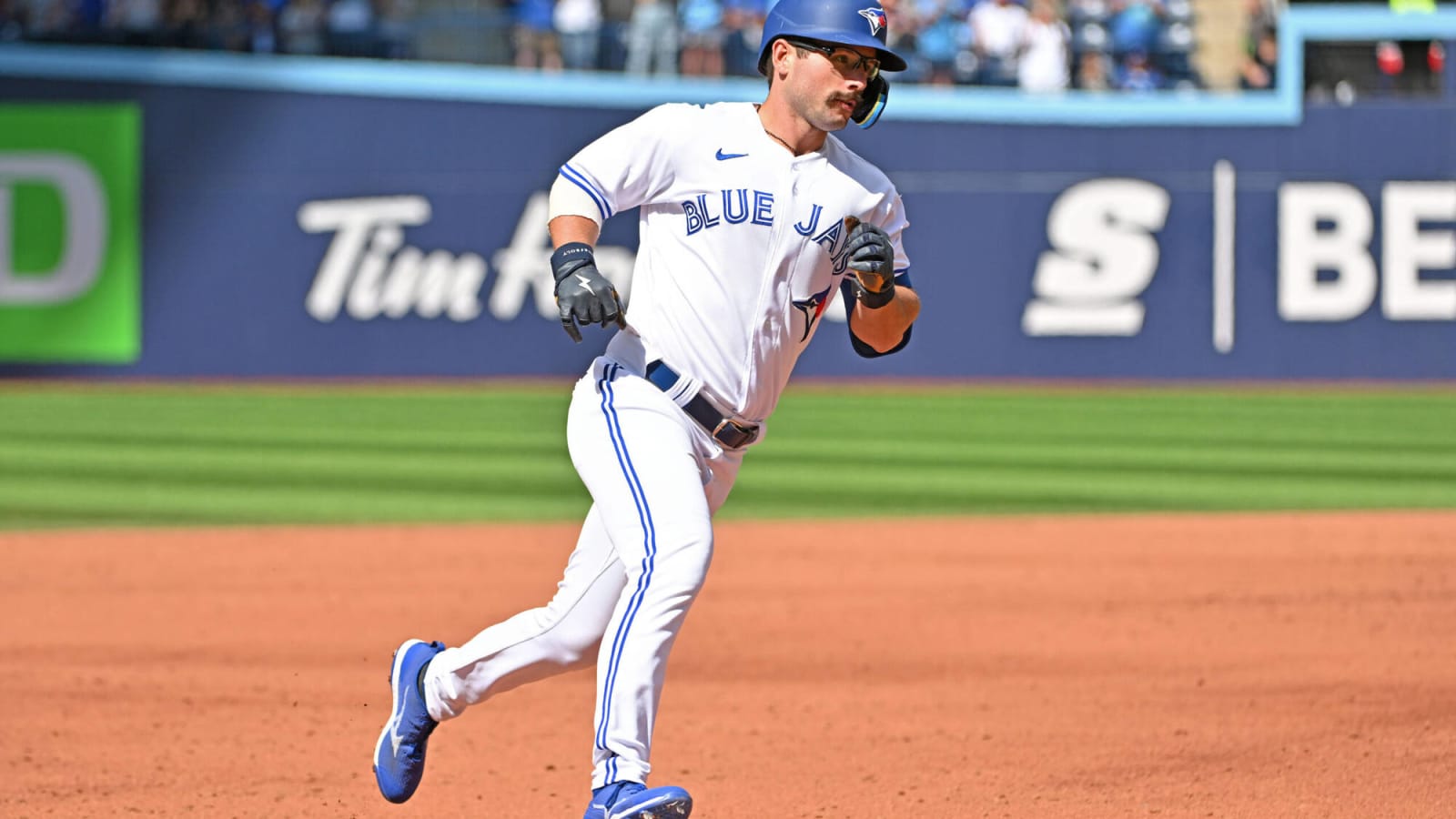 Davis Schneider reportedly expected to platoon in left field for the Blue Jays in 2024