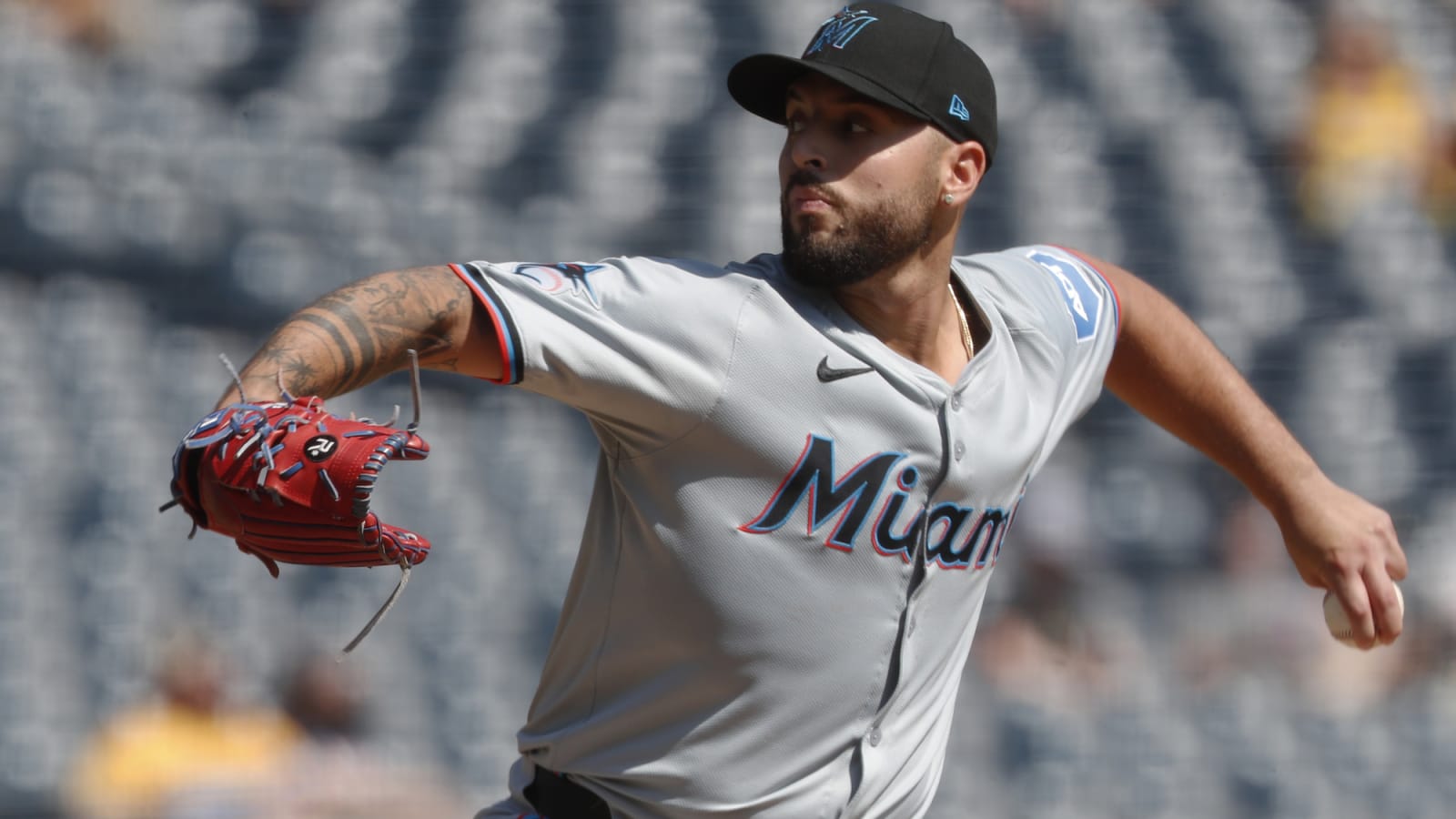 Marlins Outright Jonathan Bermúdez