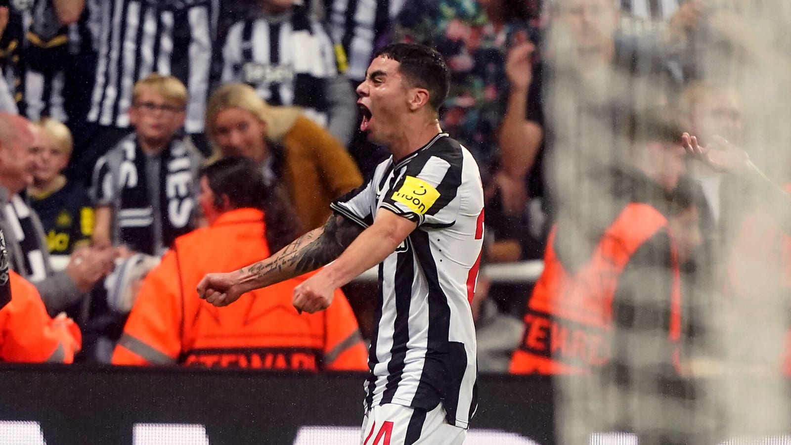 Watch: Explosion of noise at St James’ Park as Almiron opens scoring against PSG