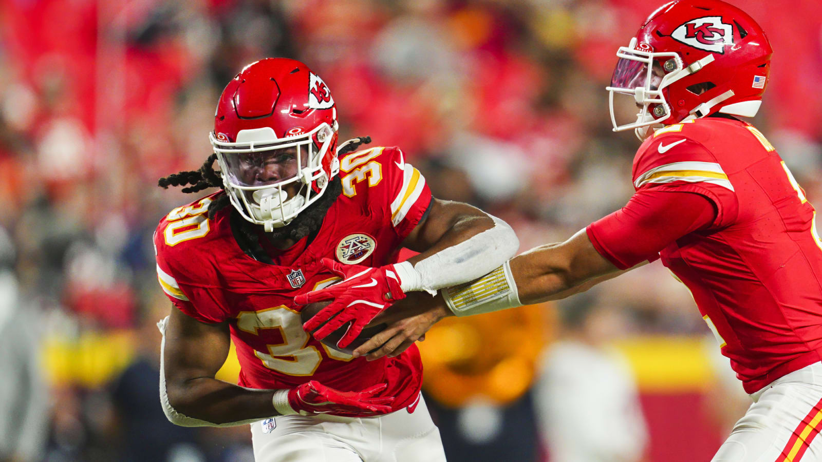Keaontay Ingram takes handoff from Joshua Williams at Arrowhead Stadium
